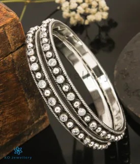 The Amintiri Silver Bangle (Size 2.6)